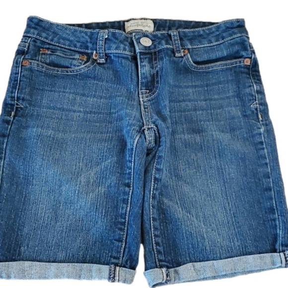 Aeropostale Low Rise Cuffed Hem Women's Jean Shorts Size 1/2 - Picture 1 of 7